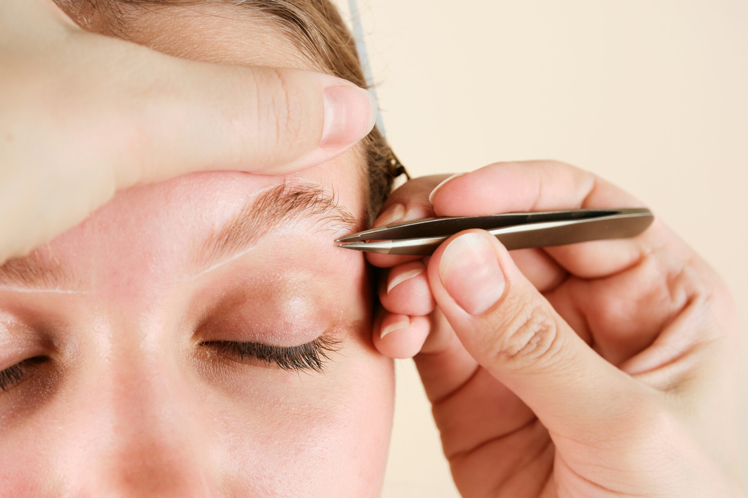 How to Get Eyebrows that Don’t Make You Look Like Twiggy